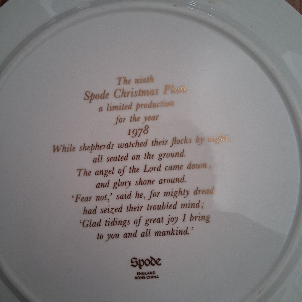 Spode Christmas Plate with Gold Script - Picture 2 of 2